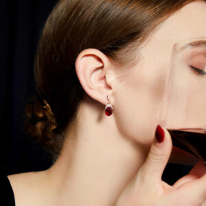 Pairs perfectly with a minimalist makeup look