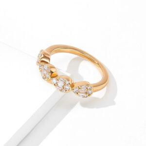 A02-10/Golden Ring with Cluster Diamond Design