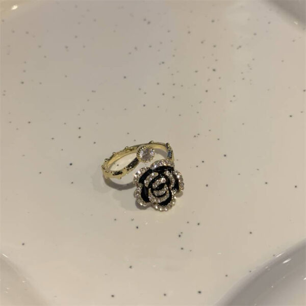 1.2ring<$3series18Vintage - Style Black Rose Ring with Sparkling Diamonds - Elegant Floral Jewelry