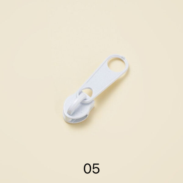 C05-01/3# Zipper Pull - 50 Pieces per Pack, Ideal for Lightweight Garments and Small Bags