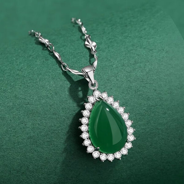 A03-08/Emerald Teardrop – Radiant Elegance Necklace/$39