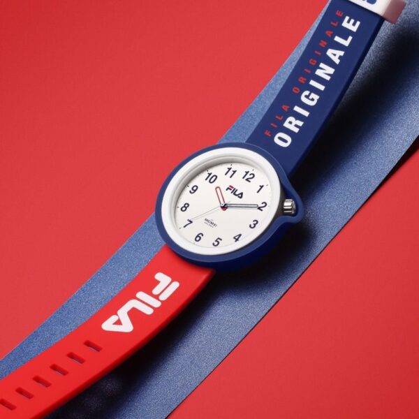 A07-07/Vibrant Two-Tone Sport Watch with Bold Numerals and Silicone Strap